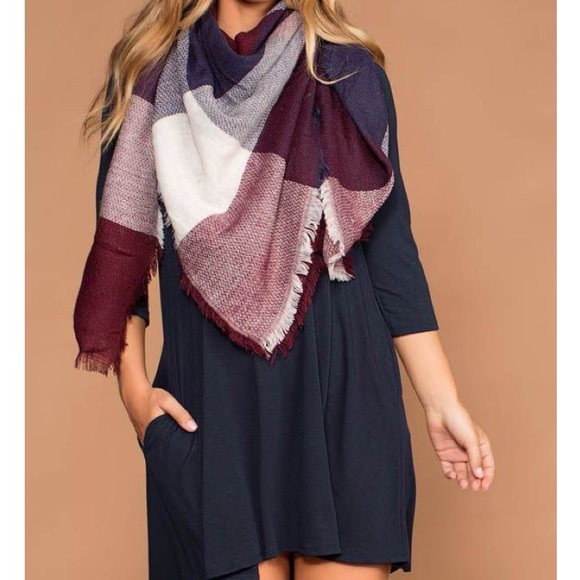 Tartan Triangle Scarf - Picture 2 of 8